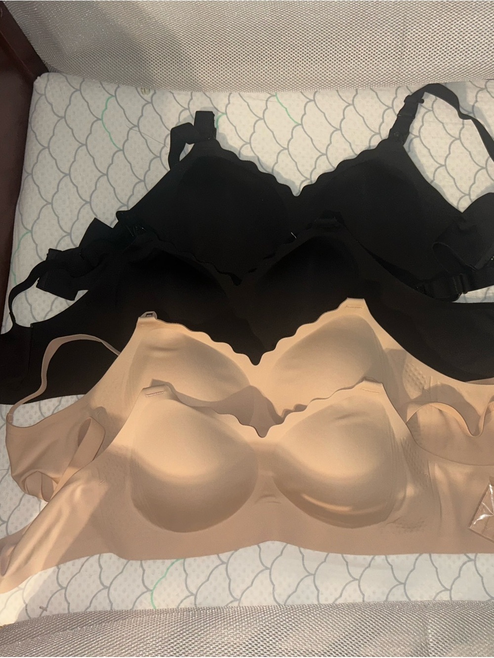Momcozy Pumping and Nursing Bra